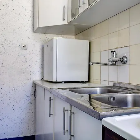 Two Bedroom In City Center Apartment *