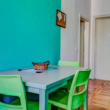 Two Bedroom In City Center Apartment